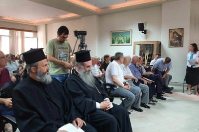 Πατήρ Ιωάννης Δουγαλής- Βράβευση στον πολύτεκνο πατέρα από το σύλλογο άγιος Στυλιανός η στέγη του παιδιού Κοζάνης.