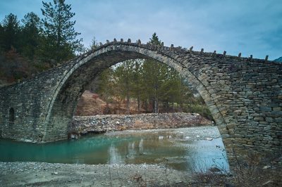 Φωτοδιαδρομή: Το Πέτρινο Γεφύρι στο Επταχώρι  Καστοριάς 24/2/2025