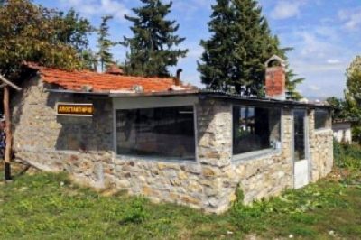 Διατίθεται άμεσα προς ενοικίαση παραδοσιακό πέτρινο αποστακτήριο τσίπουρου με χάλκινο  καζάνι και ξύλα στην Περιστέρα Βοΐου Κοζάνης